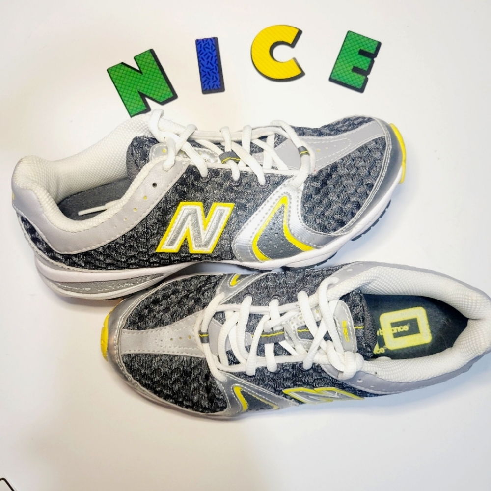 Womans New Balance Ready for a new home size 7.5 w/ bonus Running/Walking Shoes
